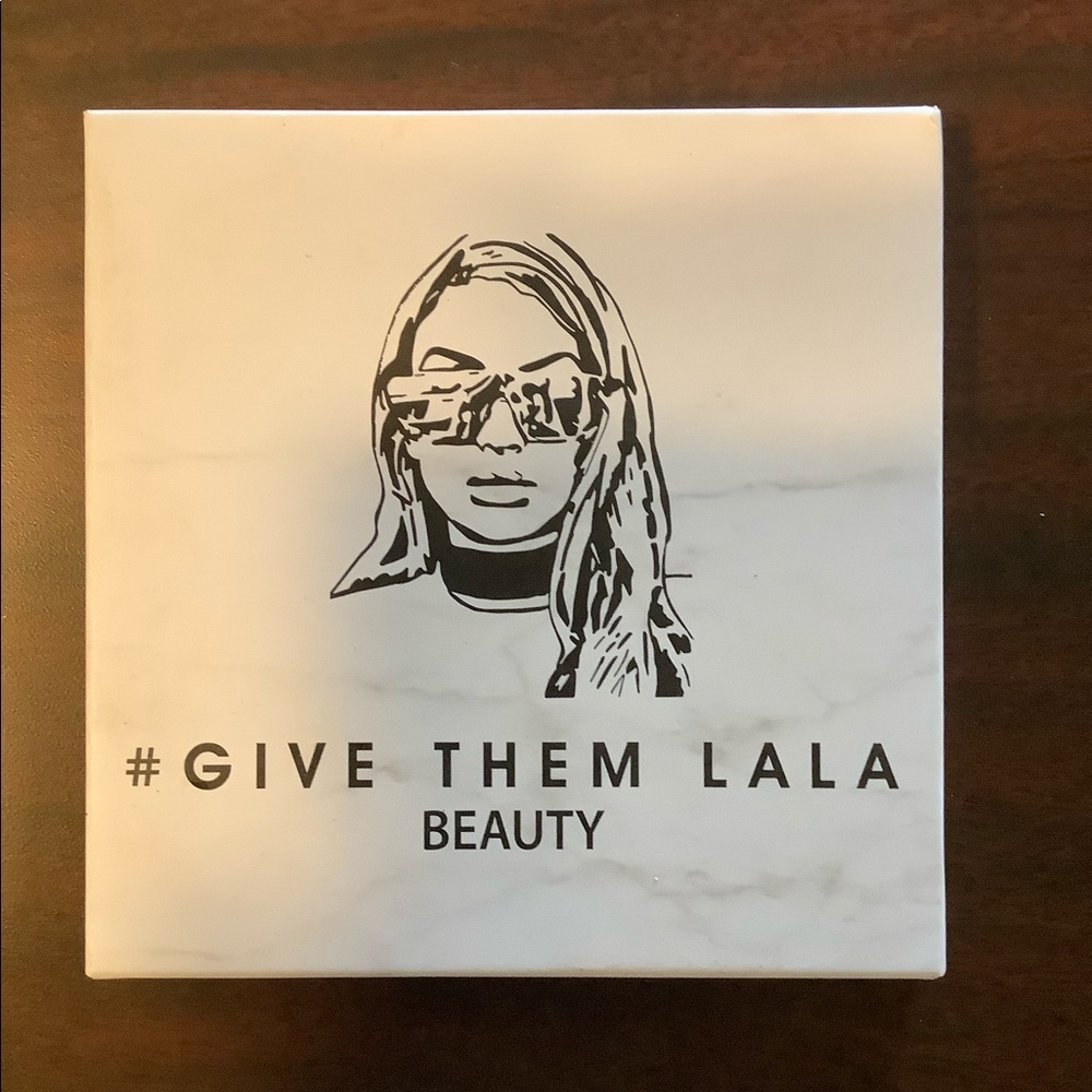 Brand New~#GIVE THEM LALA BEAUTY~EYESHADOW PALETTE